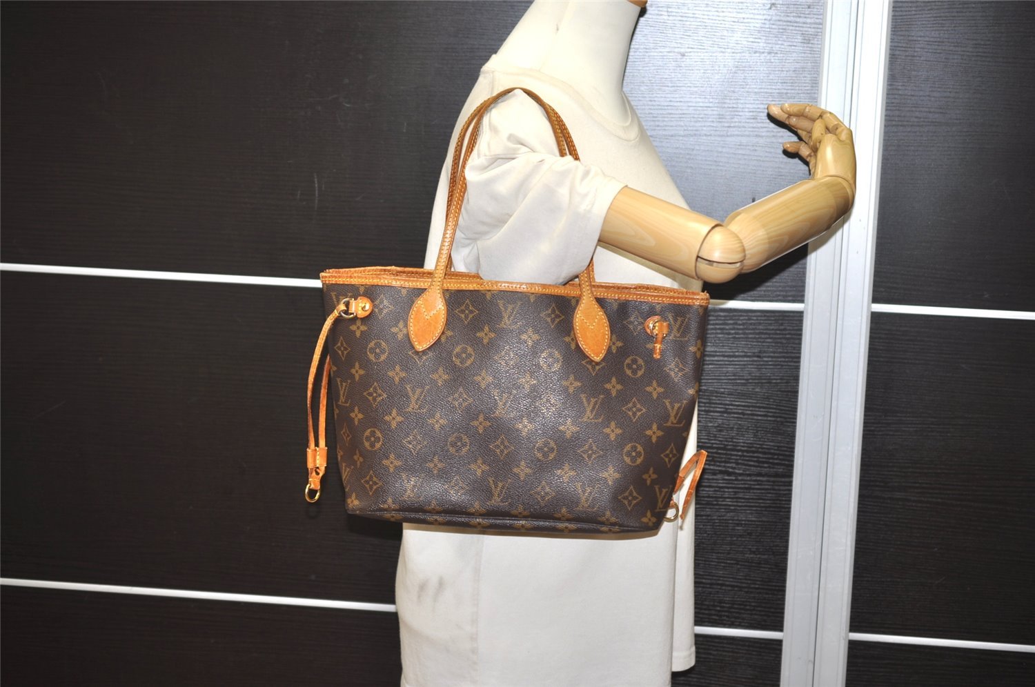 Authentic Louis Vuitton Monogram Neverfull PM Shoulder Tote Bag M40155 LV 2641J