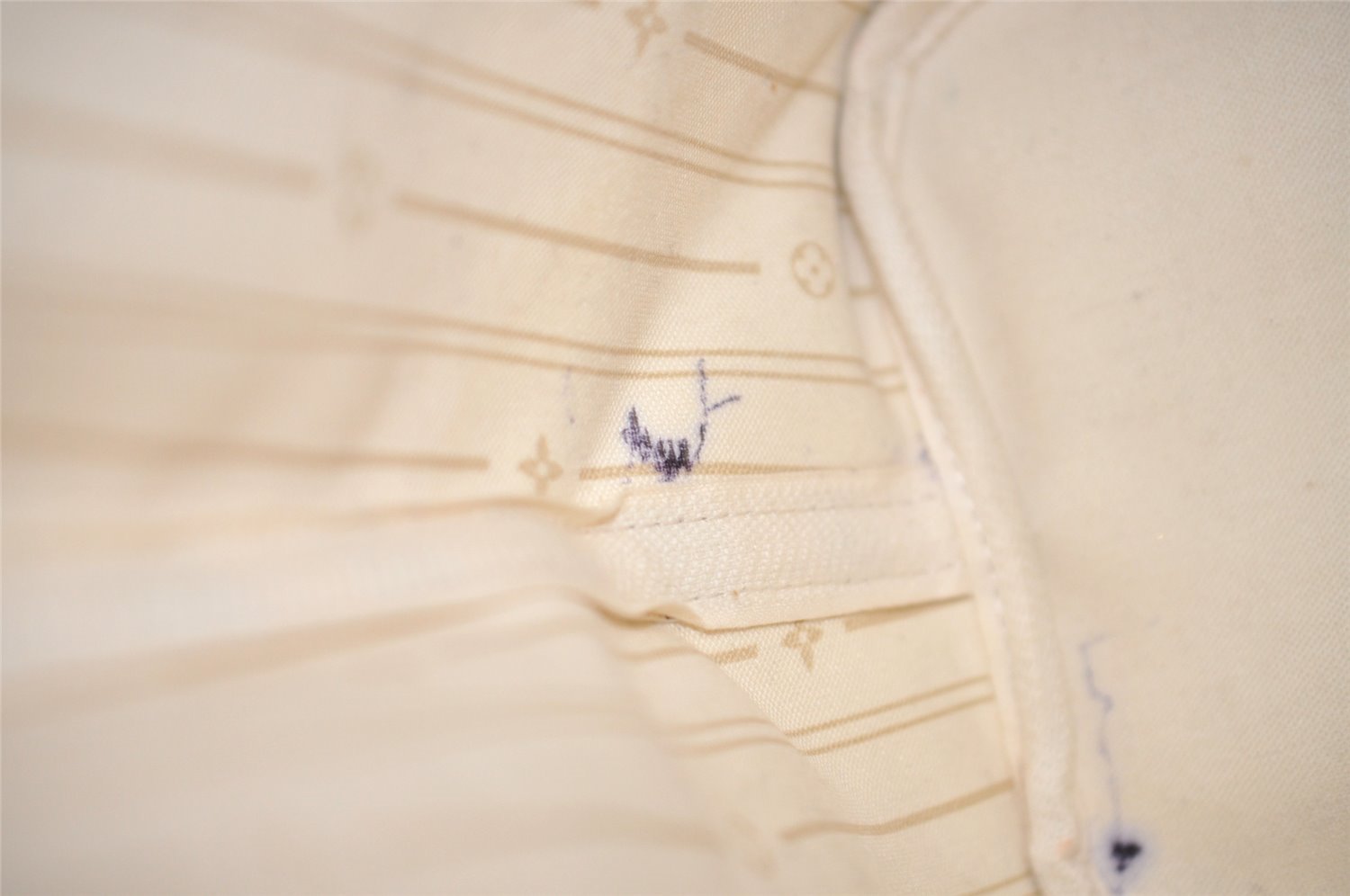 Authentic Louis Vuitton Damier Azur Neverfull MM Tote Bag N51107 LV 2682I