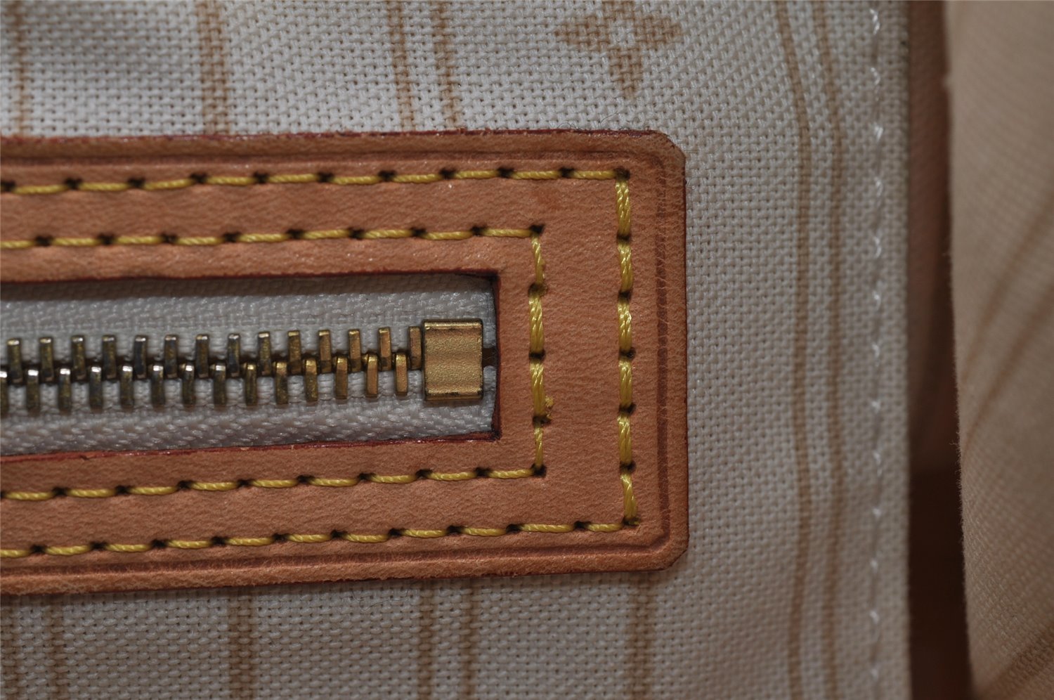 Authentic Louis Vuitton Damier Azur Neverfull MM Tote Bag N51107 LV 2682I