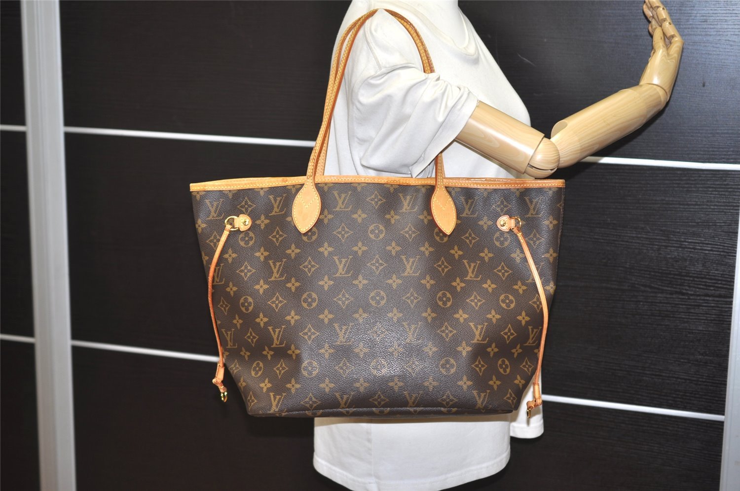 Authentic Louis Vuitton Monogram Neverfull MM Shoulder Tote Bag M40156 LV 2910J