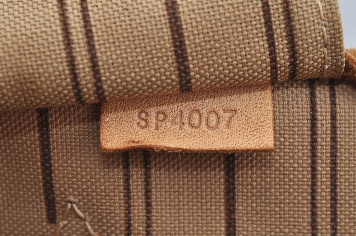 Authentic Louis Vuitton Monogram Neverfull MM Shoulder Tote Bag M40156 LV 6342I