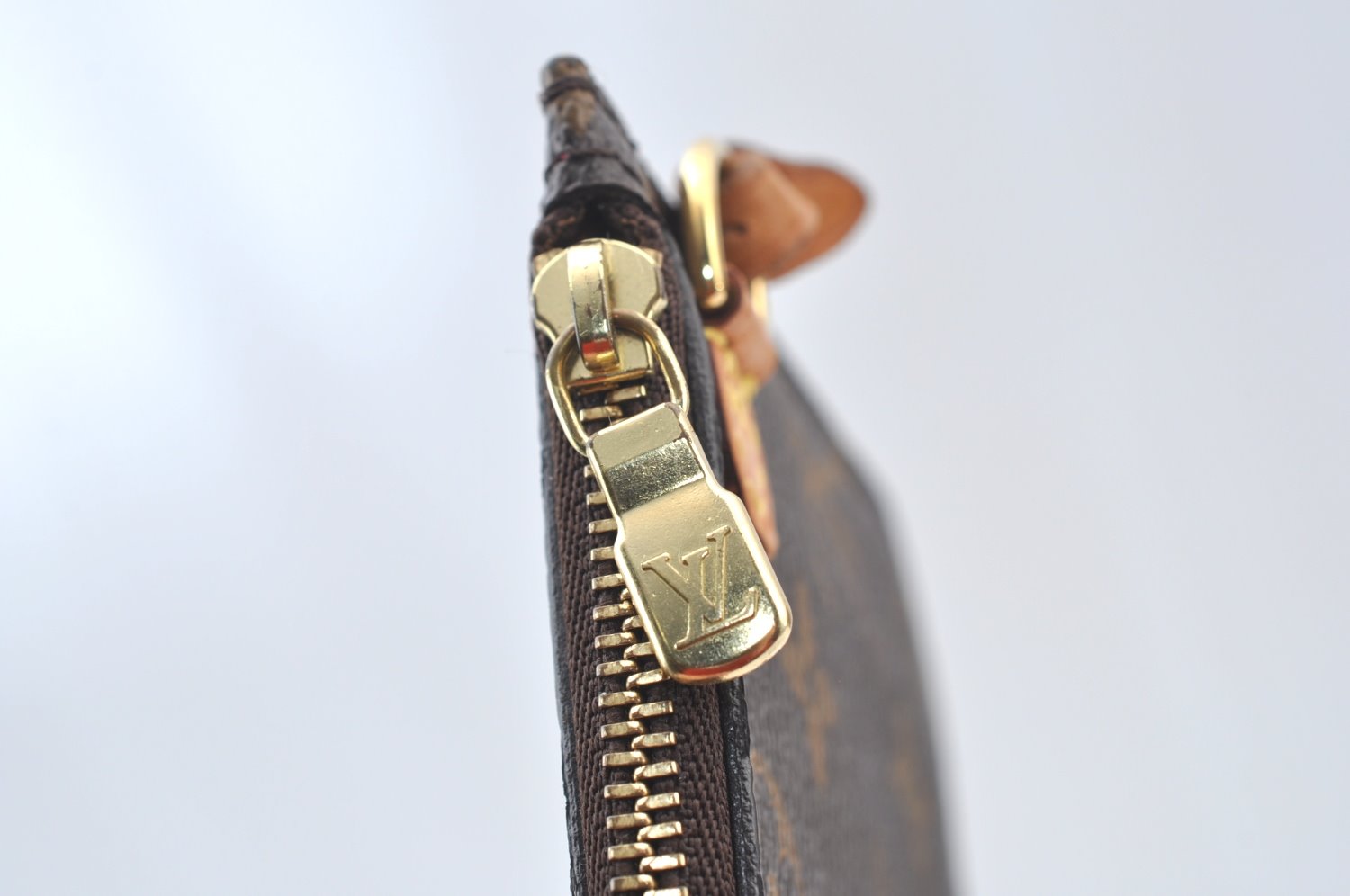 Authentic Louis Vuitton Monogram Neverfull Pouch Purse Clutch Bag LV K8555