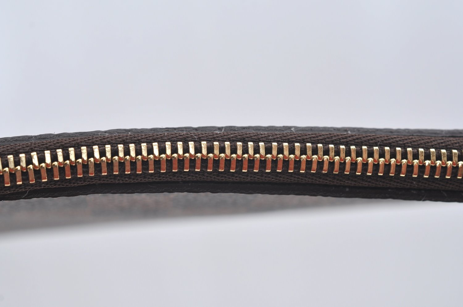 Authentic Louis Vuitton Damier Neverfull Pouch Purse Clutch Bag LV 1598I