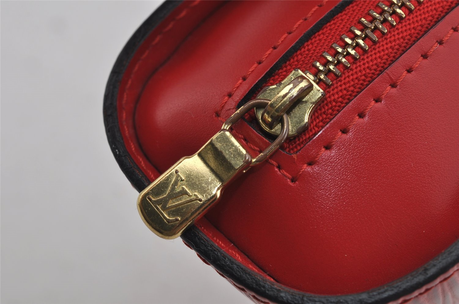 Authentic Louis Vuitton Epi Dauphine Cosmetic Pouch Red M48447 LV 0000J