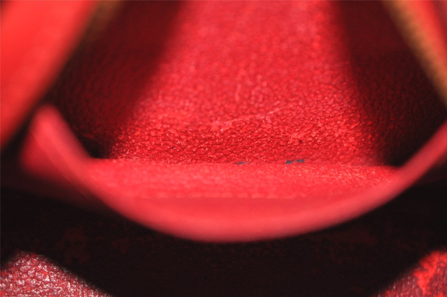 Authentic Louis Vuitton Epi Dauphine Cosmetic Pouch Red M48447 LV 0000J