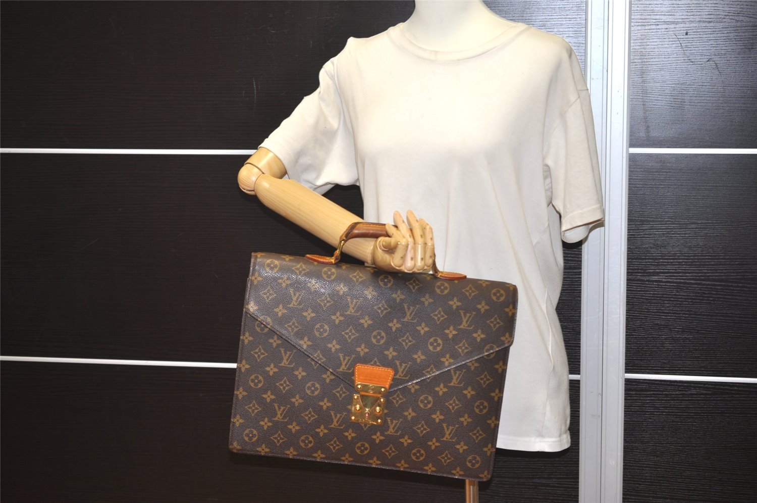 Authentic Louis Vuitton Monogram Serviette Conseiller Briefcase M53331 LV 0007J