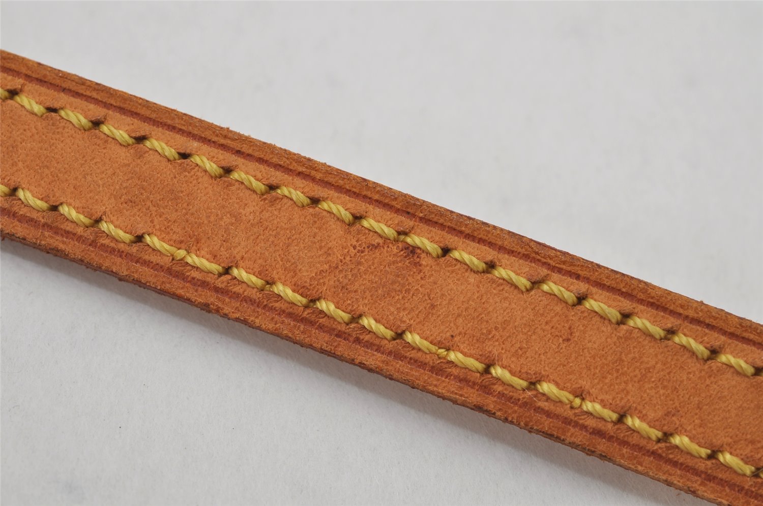 Authentic Louis Vuitton Leather Shoulder Strap Beige 47.8