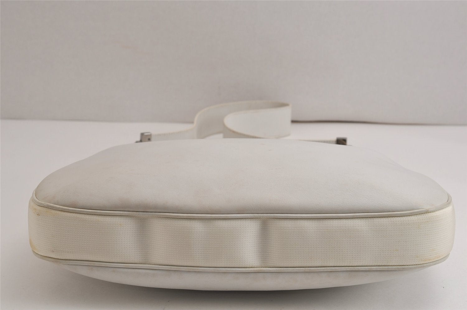 Authentic GUCCI Shoulder Cross Body Bag Purse Leather 0013315 White 0057K