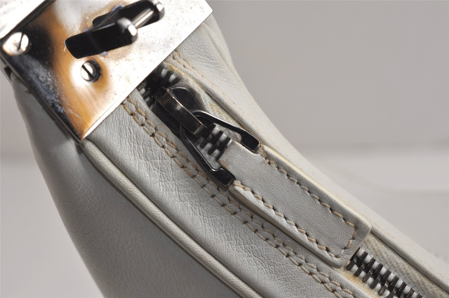 Authentic GUCCI Shoulder Cross Body Bag Purse Leather 0013315 White 0057K