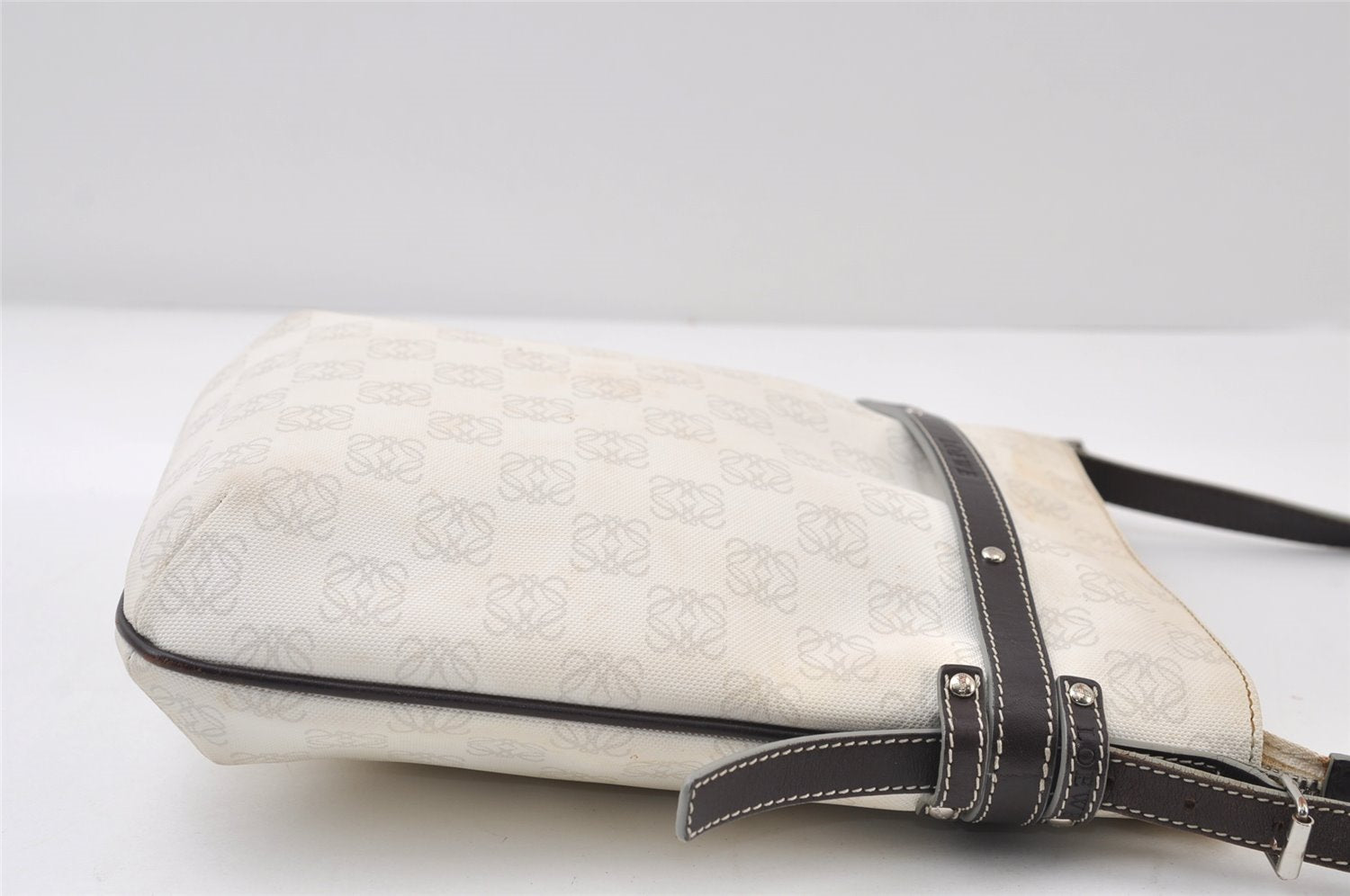 Authentic LOEWE Anagram Shoulder Cross Body Bag Purse PVC Leather White 0060J