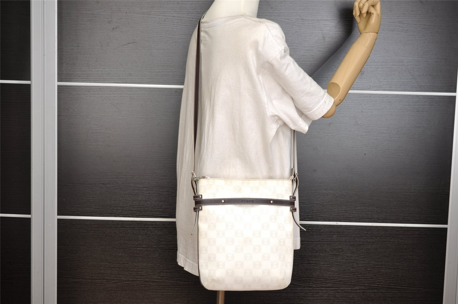 Authentic LOEWE Anagram Shoulder Cross Body Bag Purse PVC Leather White 0060J