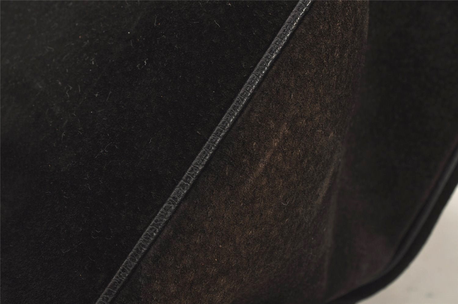 Authentic GUCCI Vintage Bamboo Shoulder Hand Bag Suede Leather Black 0061K