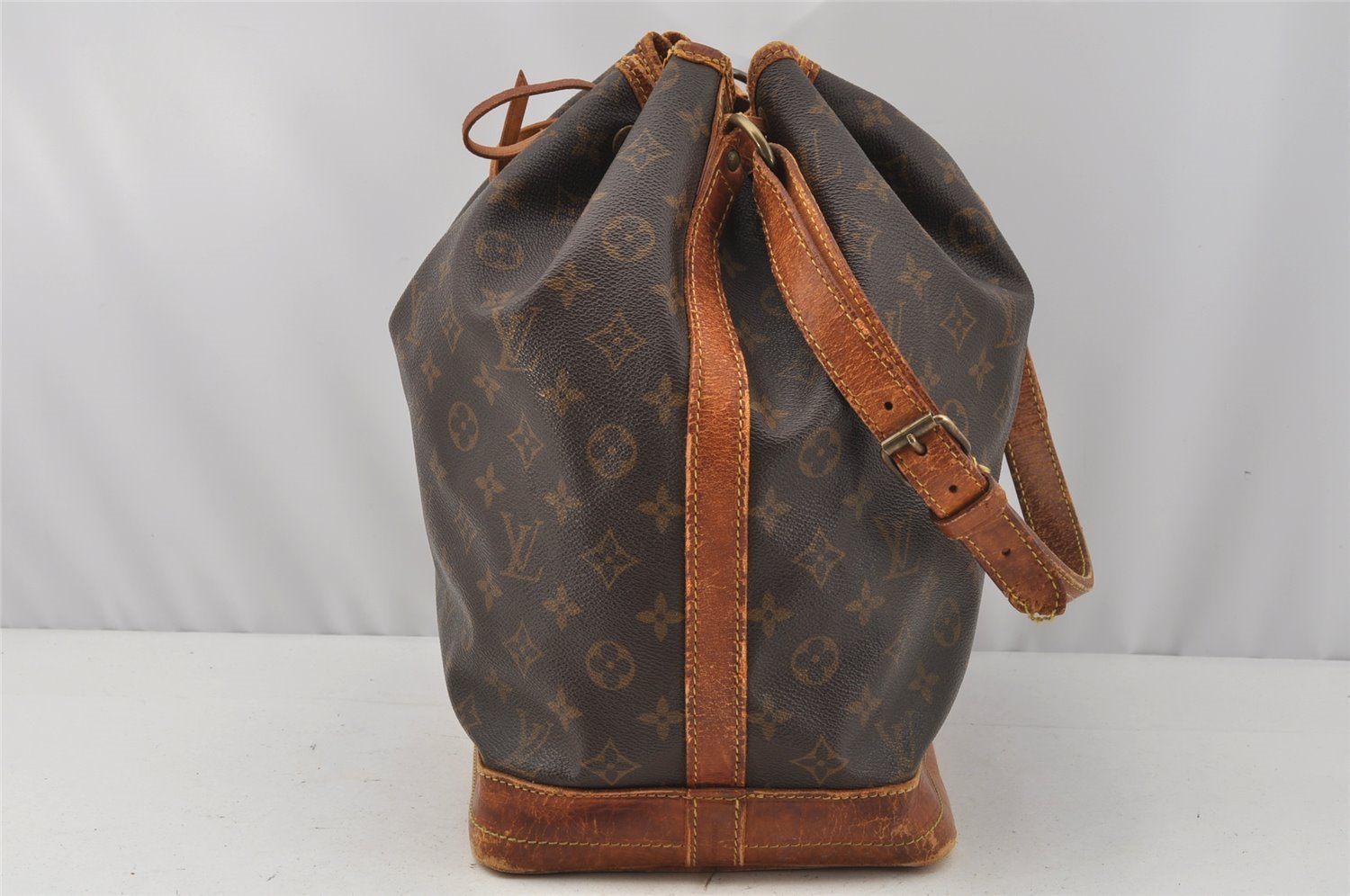 Authentic Louis Vuitton Monogram Noe Shoulder Drawstring Bag M42224 LV 0071J