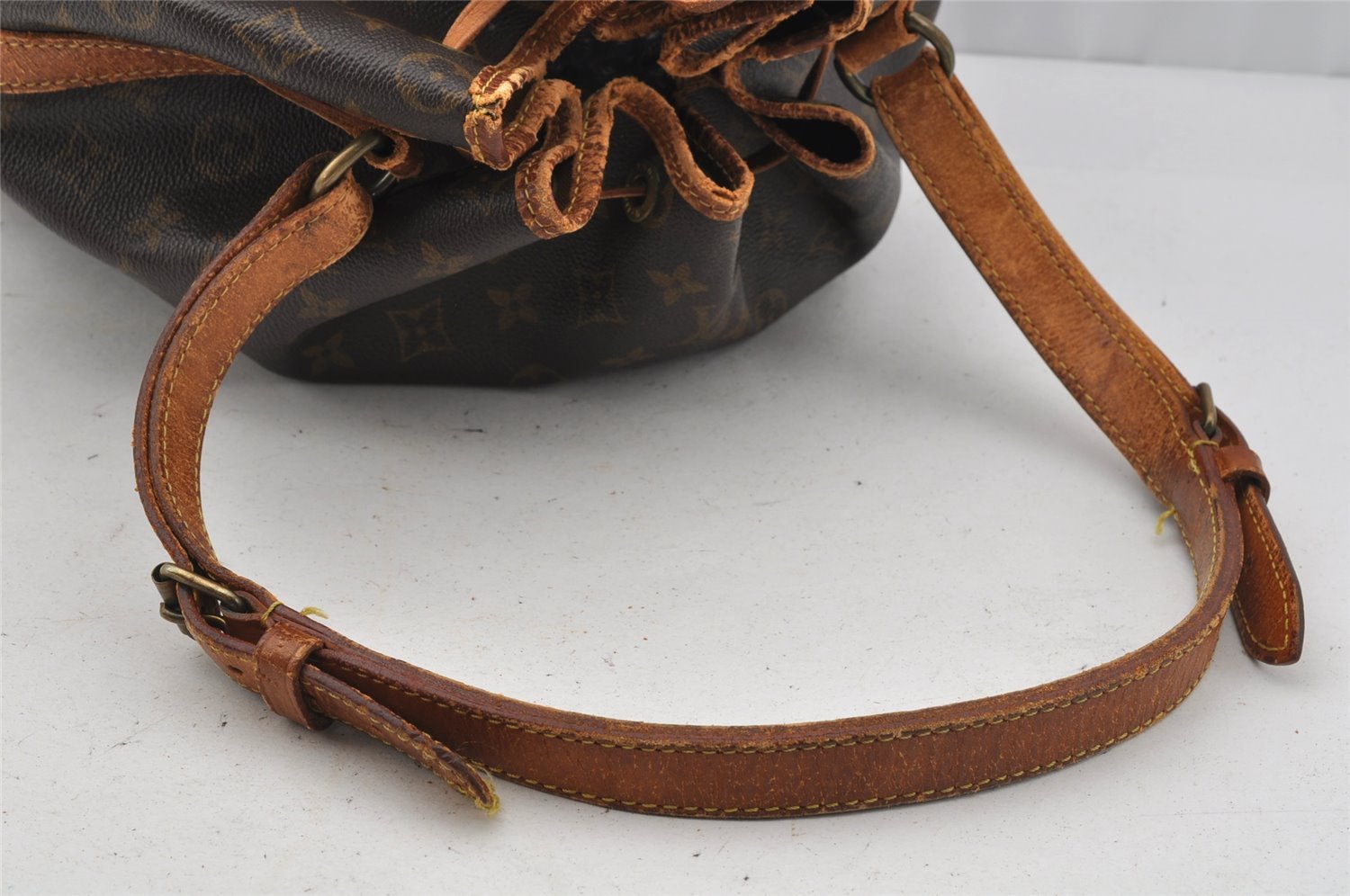 Authentic Louis Vuitton Monogram Noe Shoulder Drawstring Bag M42224 LV 0071J