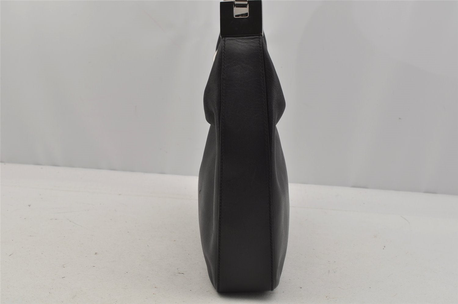 Authentic GUCCI Vintage Shoulder Bag Purse Leather 0013812 Black 0092J