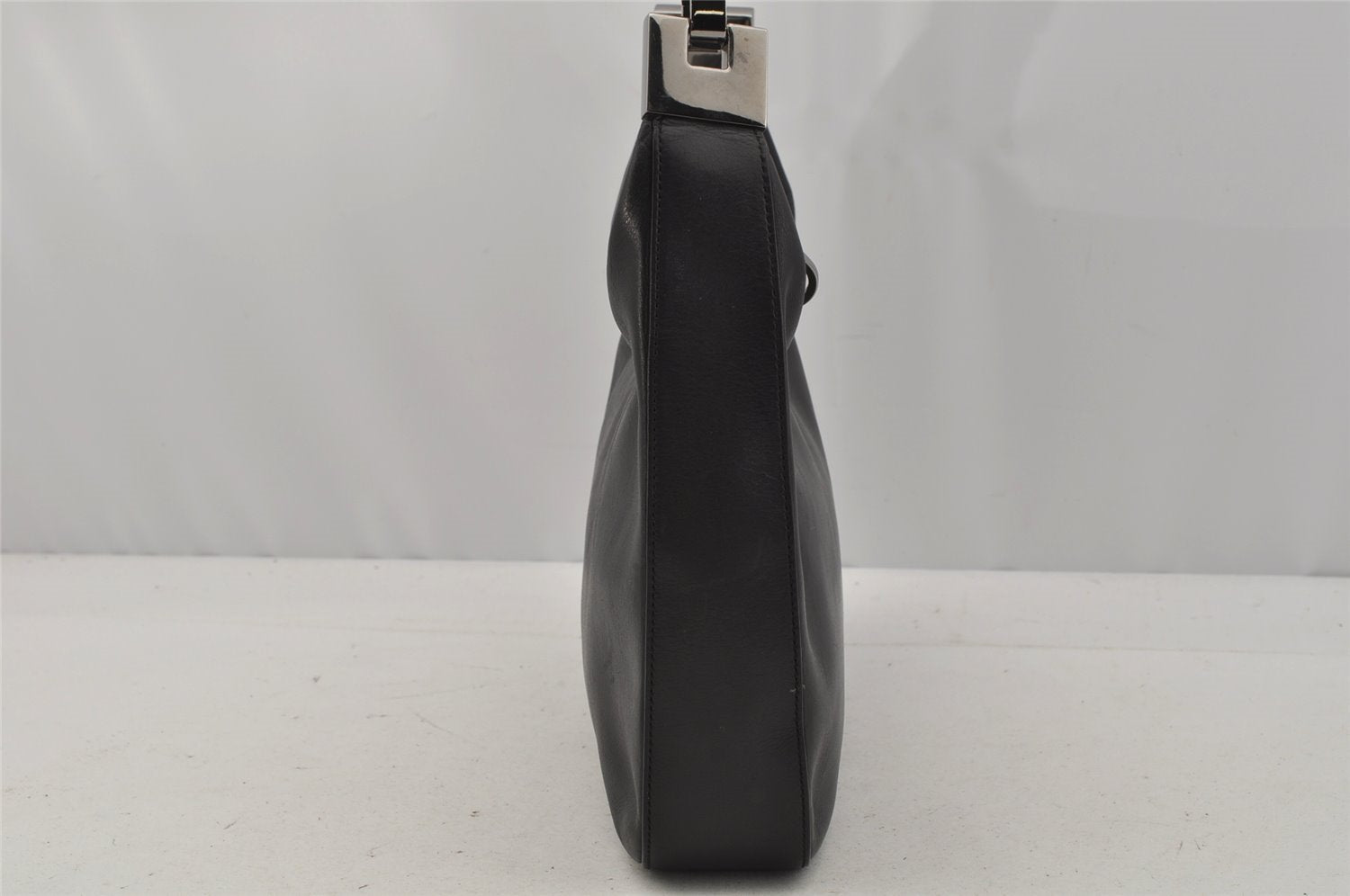 Authentic GUCCI Vintage Shoulder Bag Purse Leather 0013812 Black 0092J