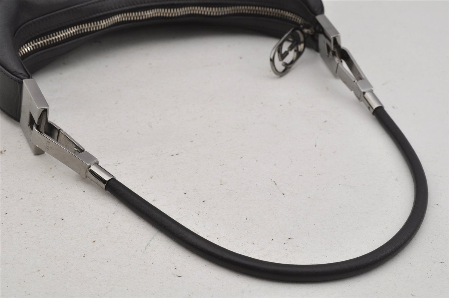 Authentic GUCCI Vintage Shoulder Bag Purse Leather 0013812 Black 0092J