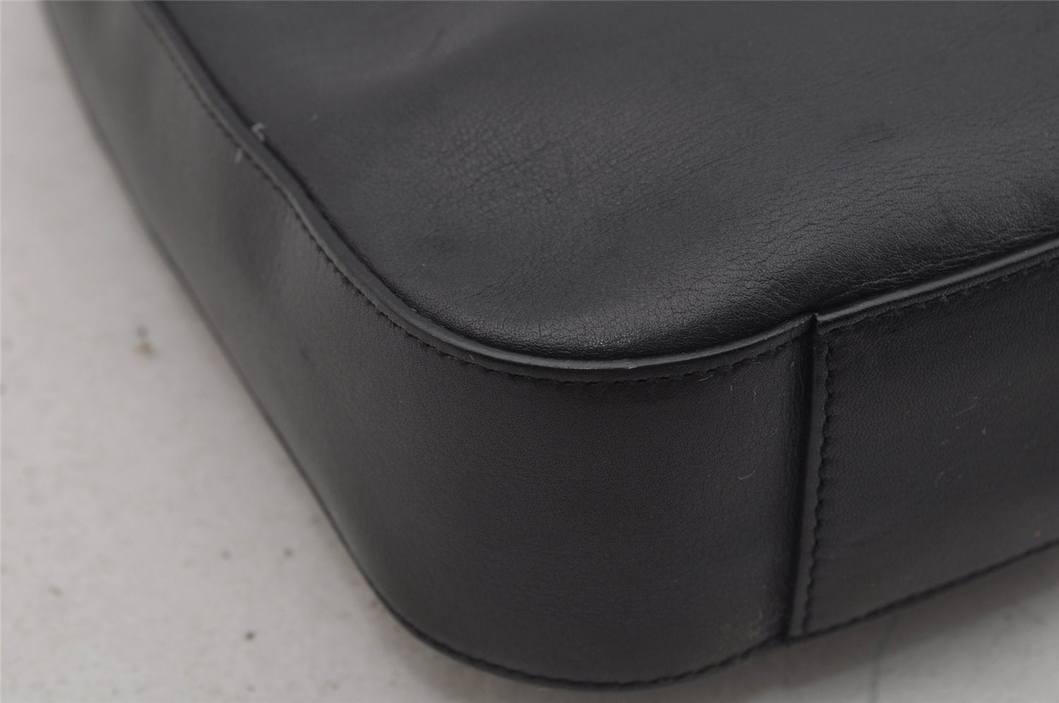 Authentic GUCCI Vintage Shoulder Bag Purse Leather 0013812 Black 0092J