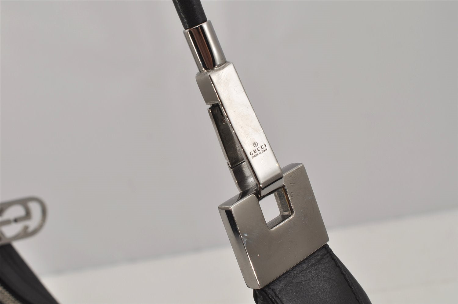 Authentic GUCCI Vintage Shoulder Bag Purse Leather 0013812 Black 0092J