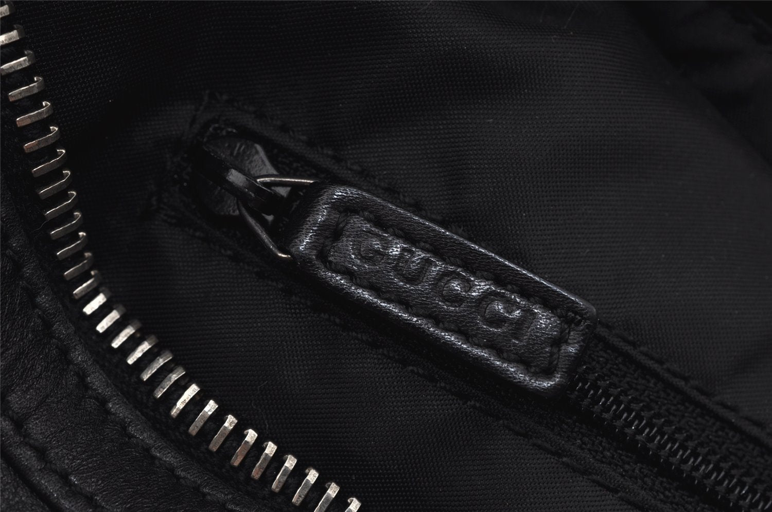 Authentic GUCCI Vintage Shoulder Bag Purse Leather 0013812 Black 0092J