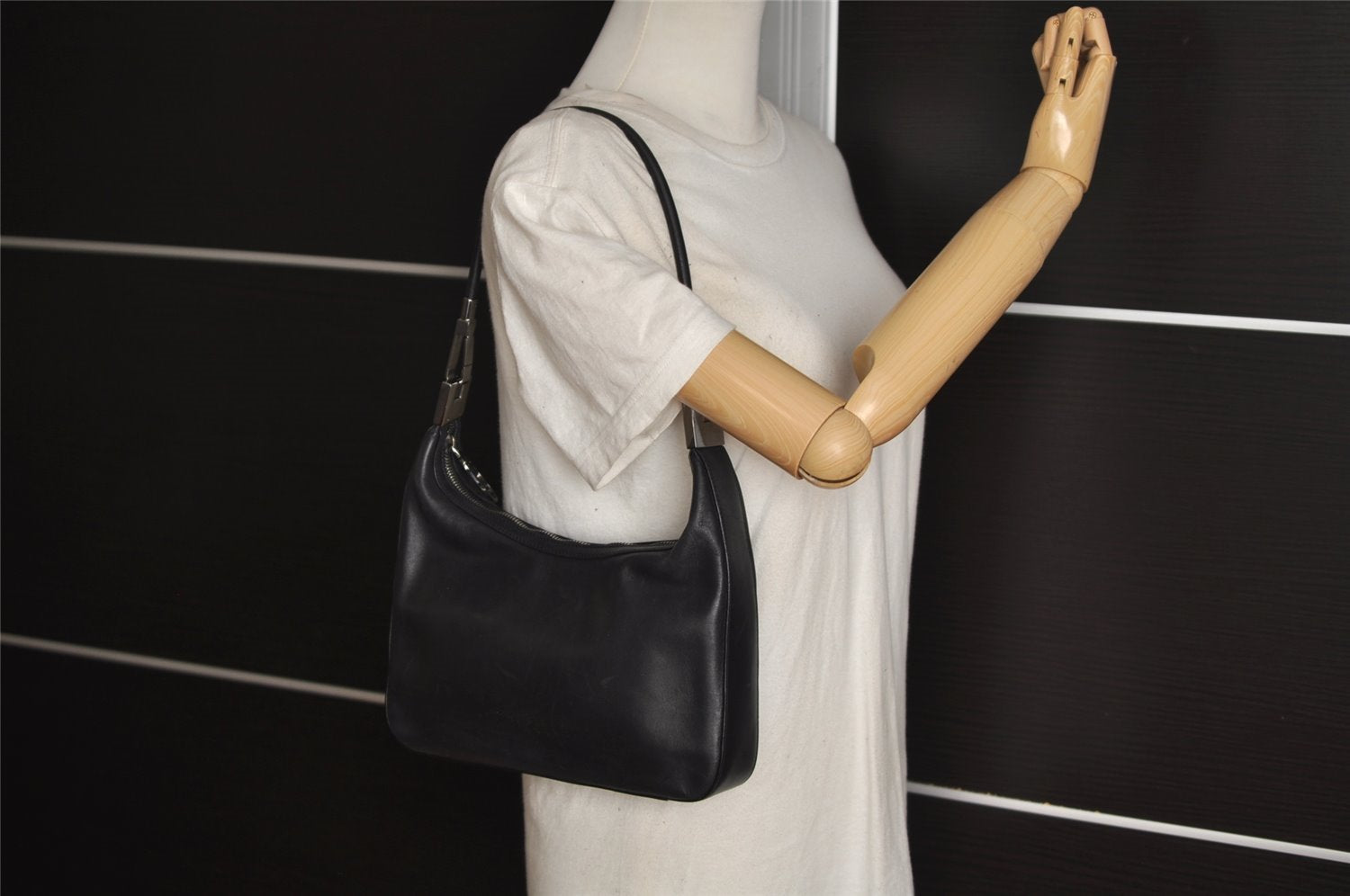 Authentic GUCCI Vintage Shoulder Bag Purse Leather 0013812 Black 0092J