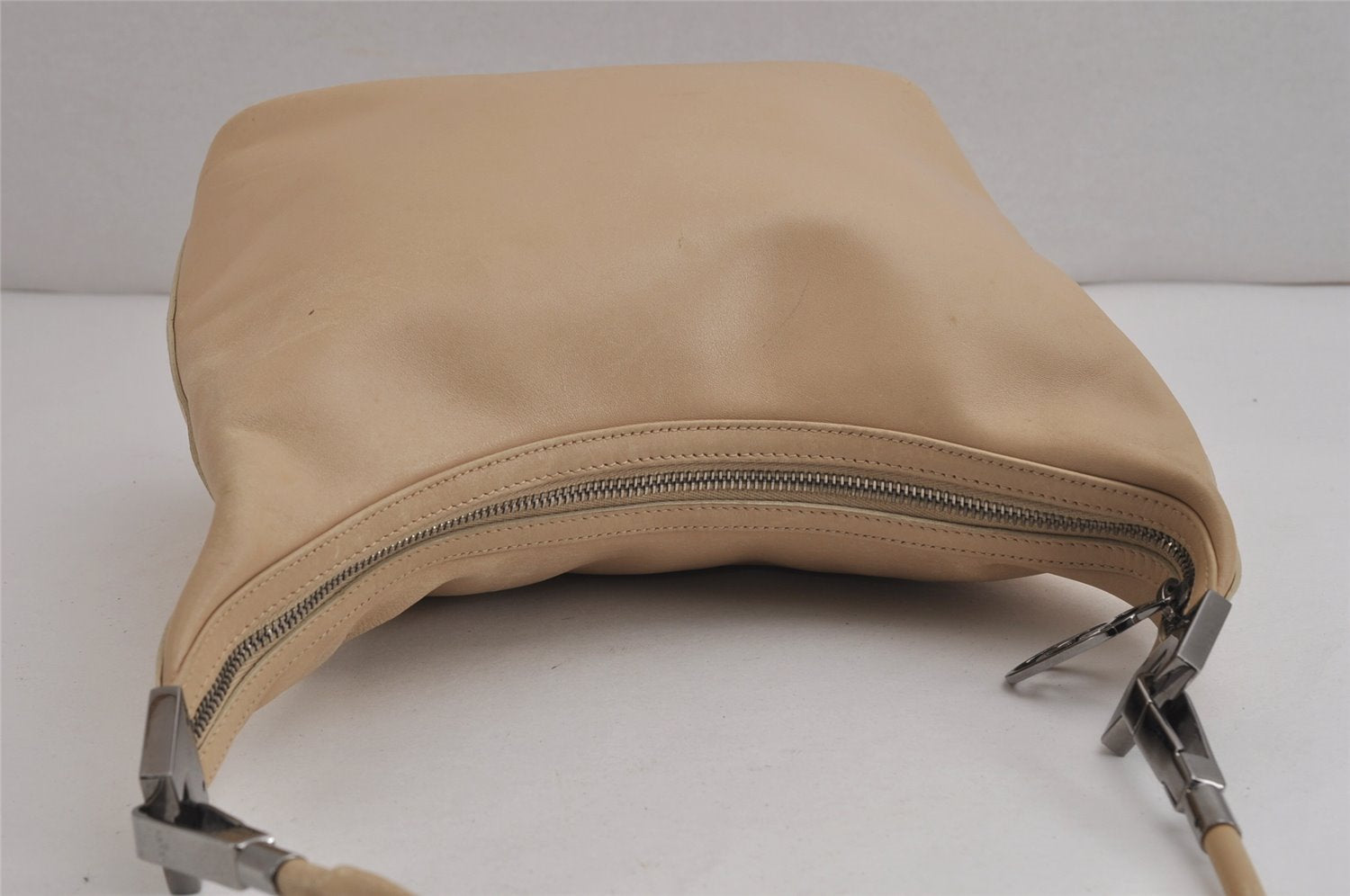 Authentic GUCCI Shoulder Hand Bag Purse Leather 0013814 White Cream  0109K