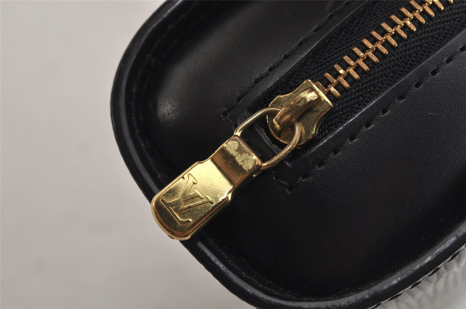 Authentic Louis Vuitton Epi Dauphine Cosmetic Pouch Black M48442 LV 0111J