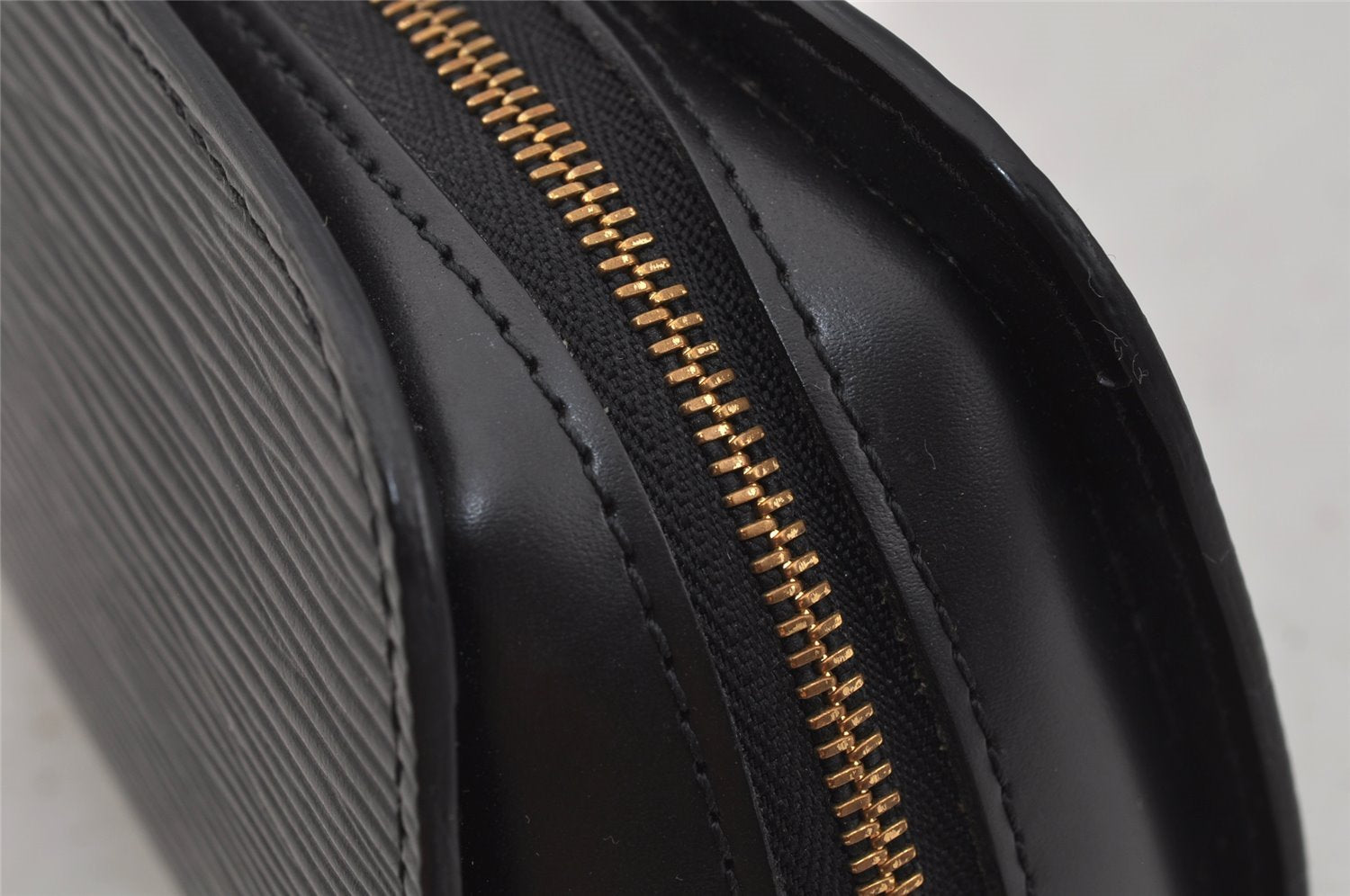 Authentic Louis Vuitton Epi Dauphine Cosmetic Pouch Black M48442 LV 0111J