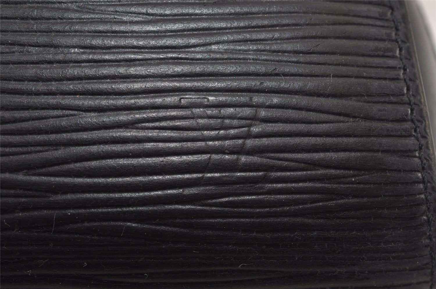 Authentic Louis Vuitton Epi Dauphine Cosmetic Pouch Black M48442 LV 0126J