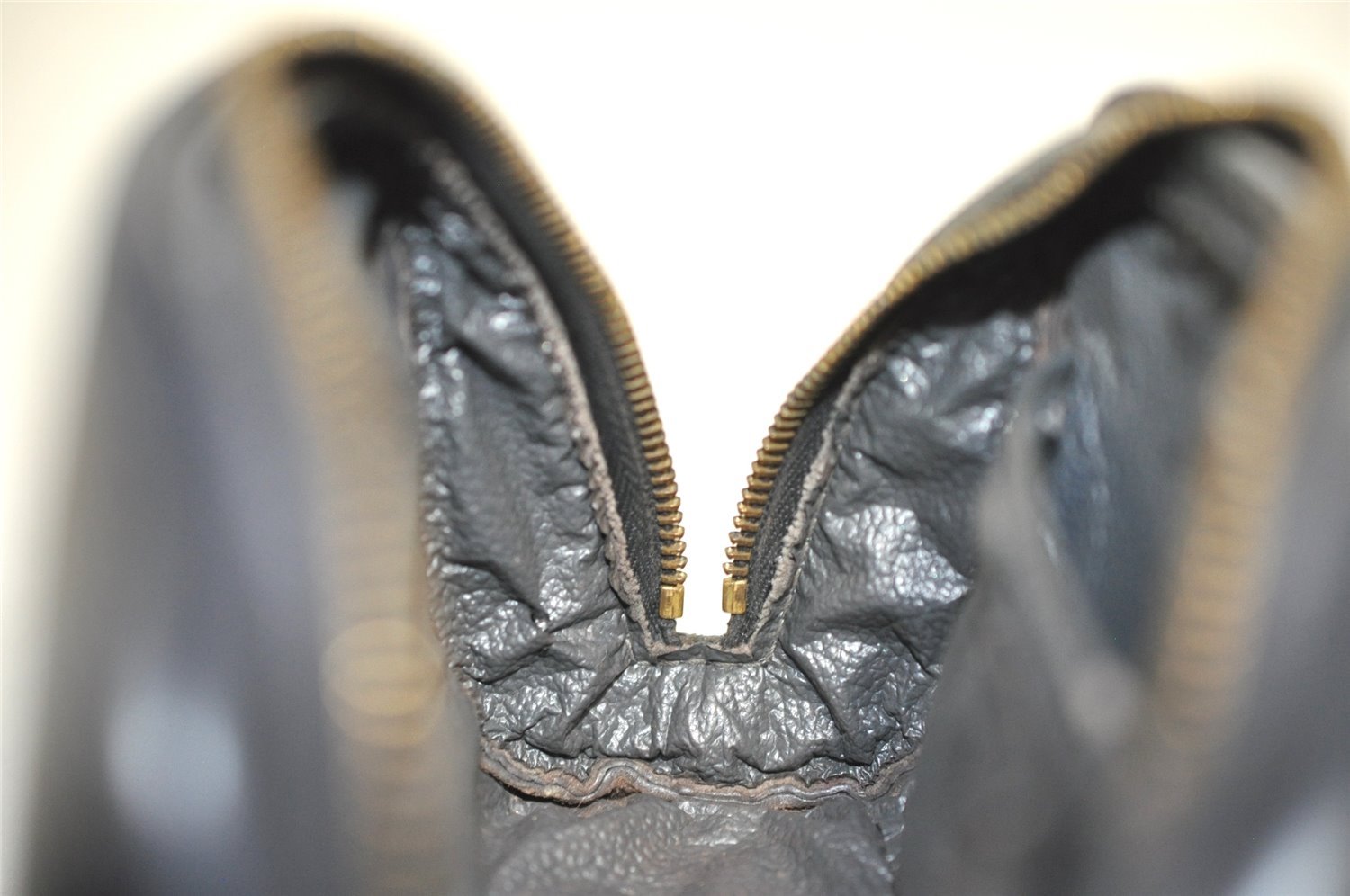 Authentic Louis Vuitton Epi Dauphine Cosmetic Pouch Black M48442 LV 0126J