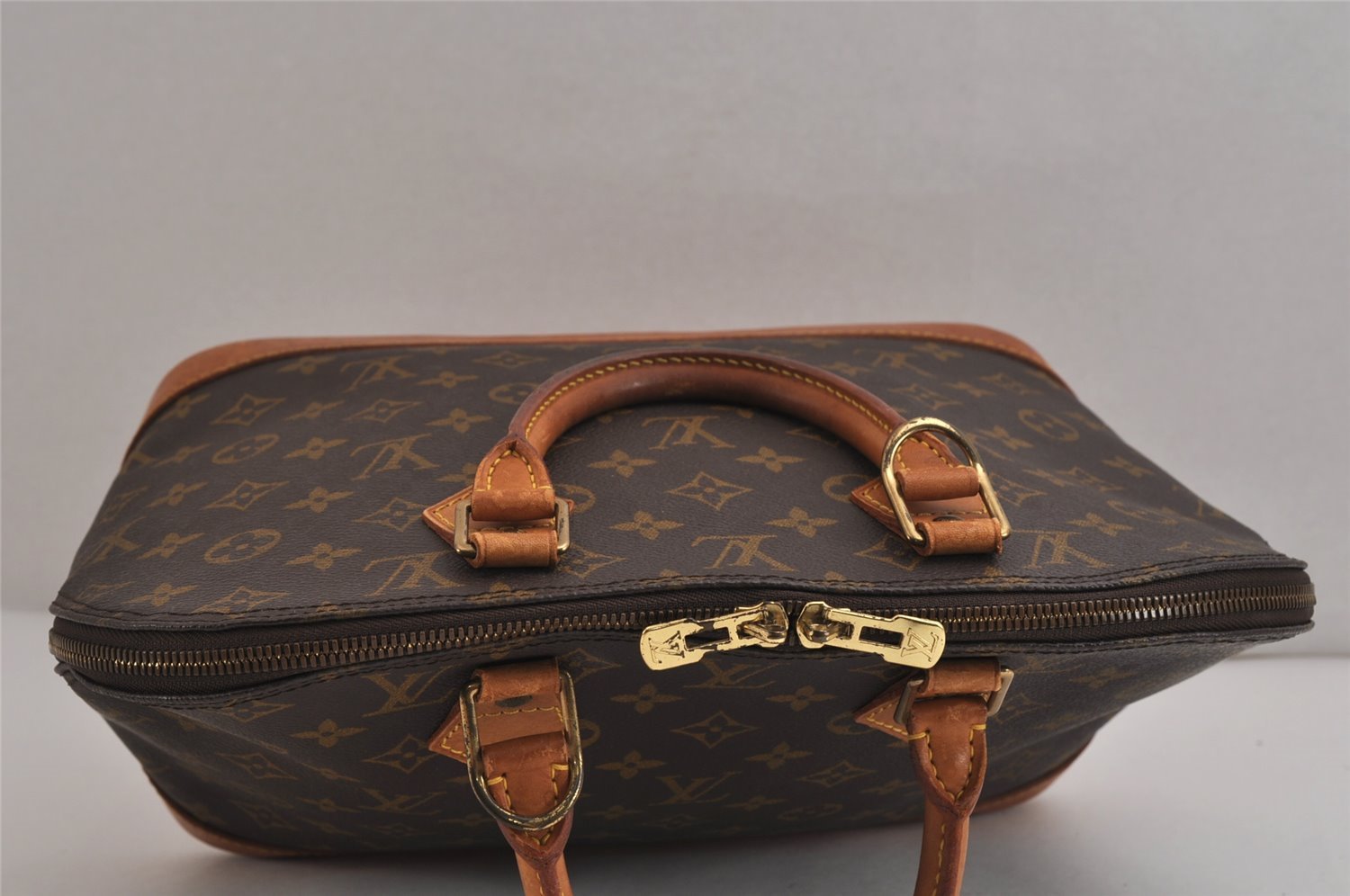 Authentic Louis Vuitton Monogram Alma Hand Bag Purse M51130 LV 0145K