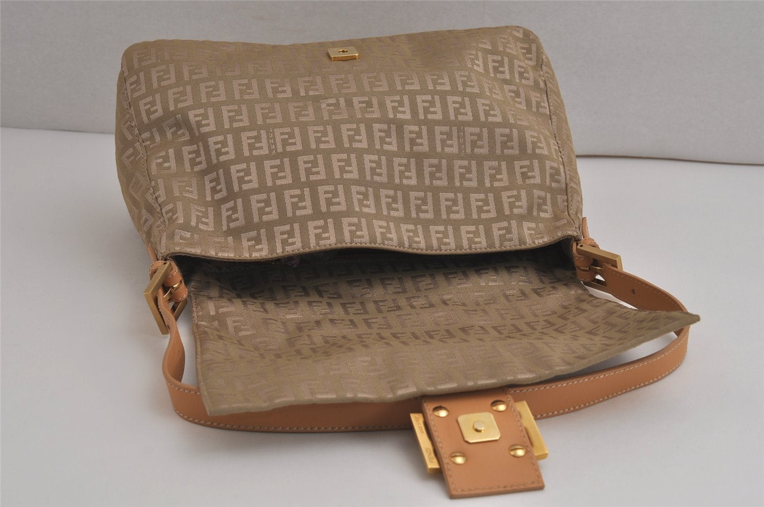 Auth FENDI Zucchino Mamma Baguette Shoulder Bag Canvas Leather Beige 0157K