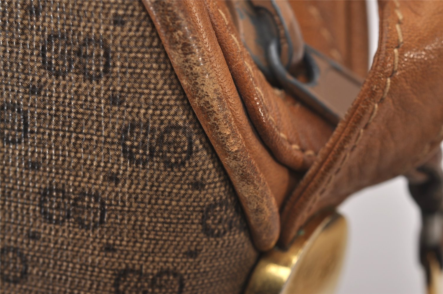 Authentic GUCCI Micro GG PVC Leather Shoulder Cross Body Bag Brown Junk 0178J