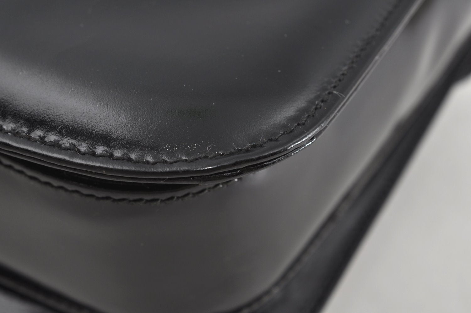 Authentic GUCCI Vintage Shoulder Cross Body Bag Purse Enamel Black 0192J