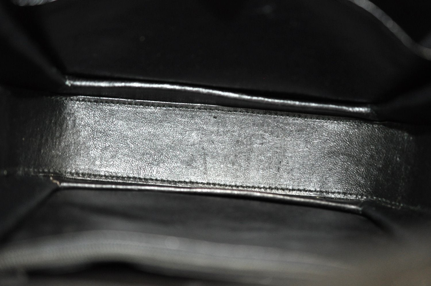 Authentic GUCCI Vintage Shoulder Cross Body Bag Purse Enamel Black 0192J