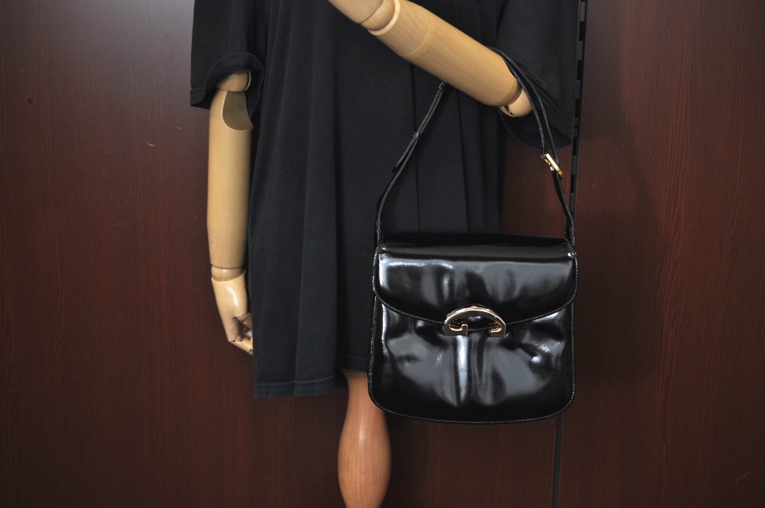 Authentic GUCCI Vintage Shoulder Cross Body Bag Purse Enamel Black 0192J