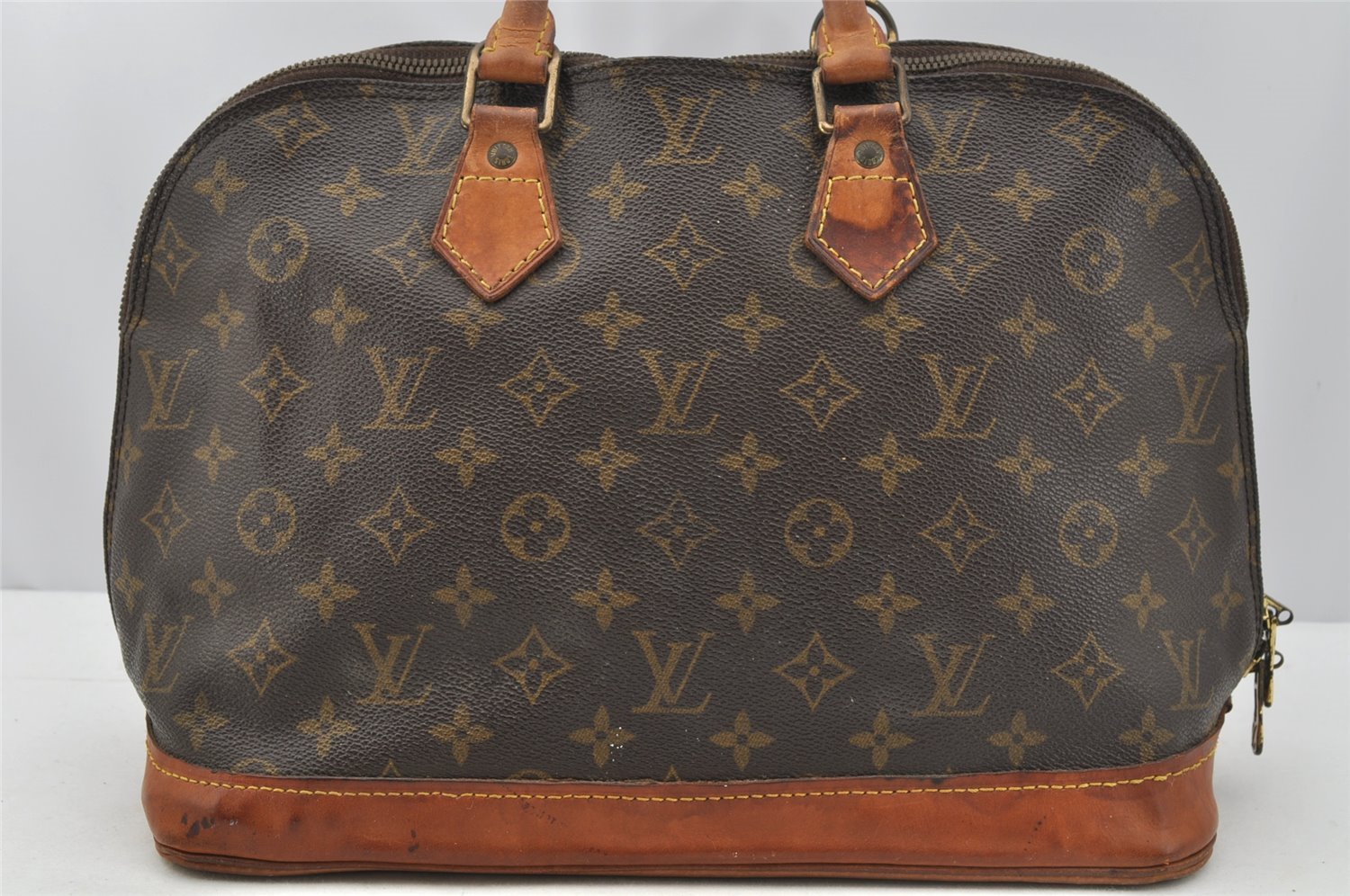 Authentic Louis Vuitton Monogram Alma Hand Bag Purse M51130 LV 0194J