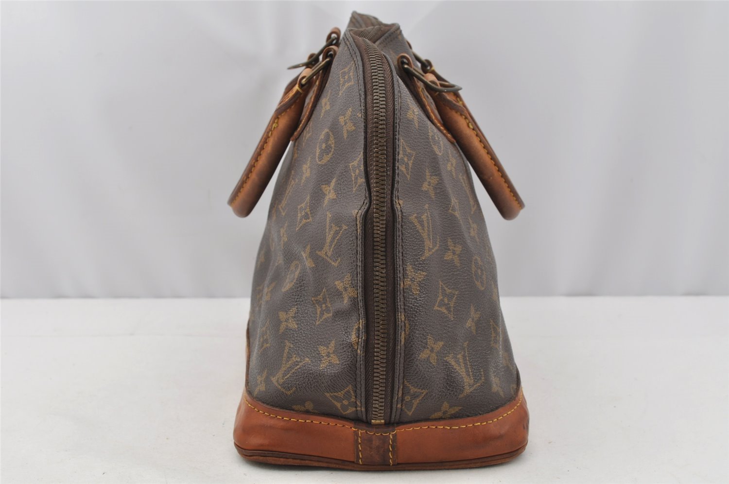 Authentic Louis Vuitton Monogram Alma Hand Bag Purse M51130 LV 0194J