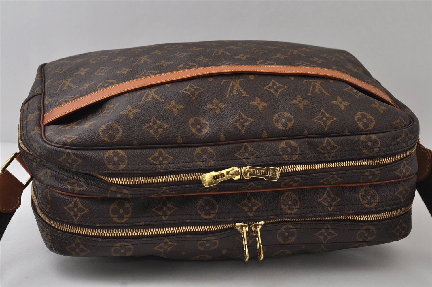 Authentic Louis Vuitton Monogram Reporter GM Shoulder Cross Bag M45252 LV 0220J