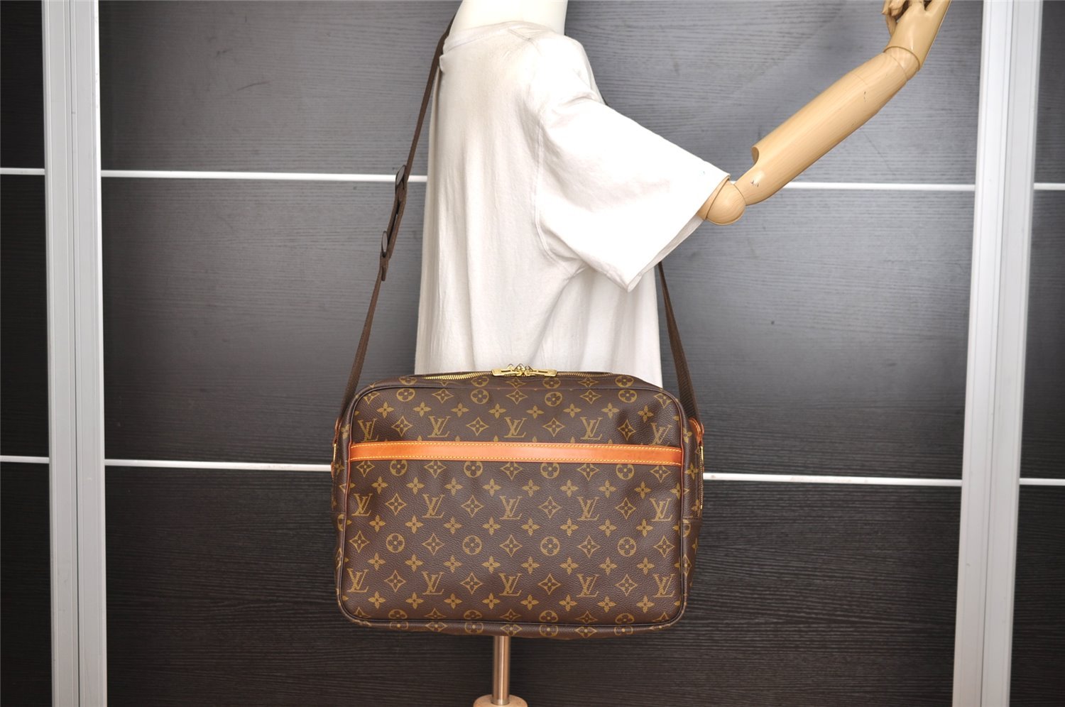 Authentic Louis Vuitton Monogram Reporter GM Shoulder Cross Bag M45252 LV 0220J
