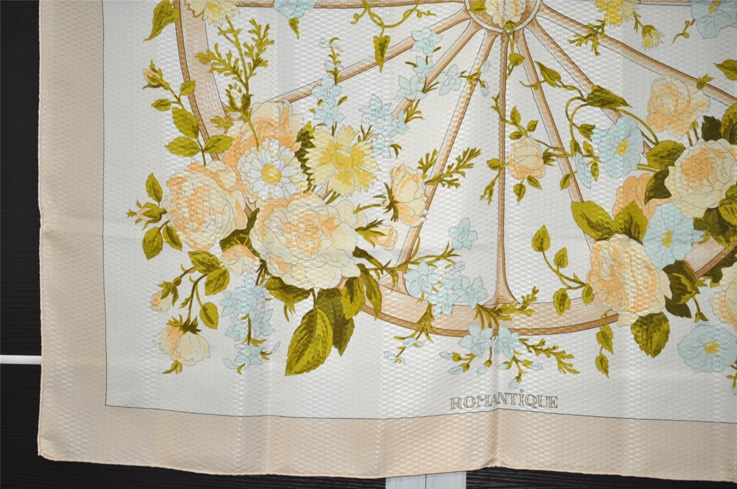 Authentic HERMES Carre 90 Scarf 