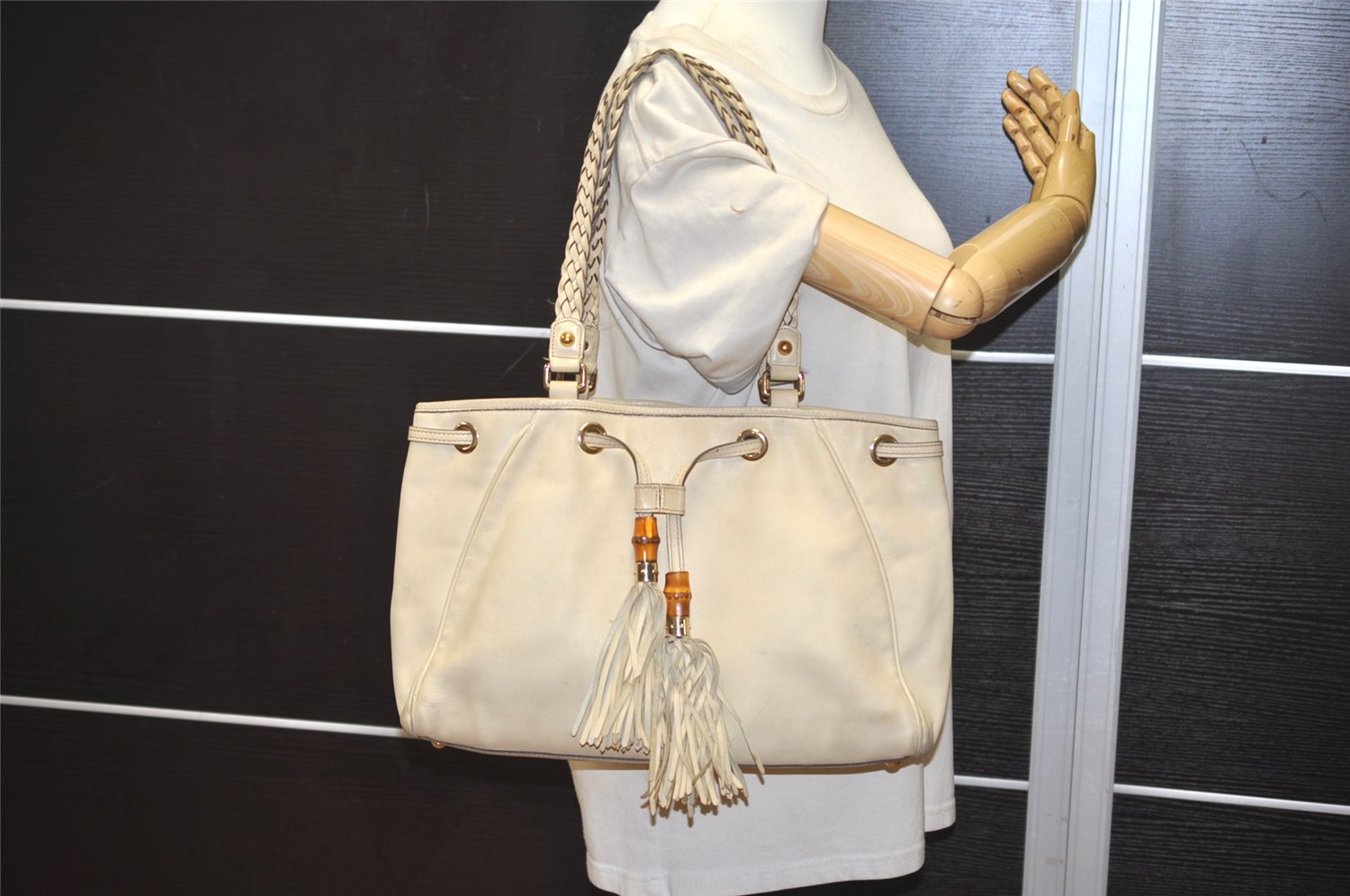 Authentic GUCCI Bamboo Shoulder Tote Drawstring Bag Leather 170582 White 0244K