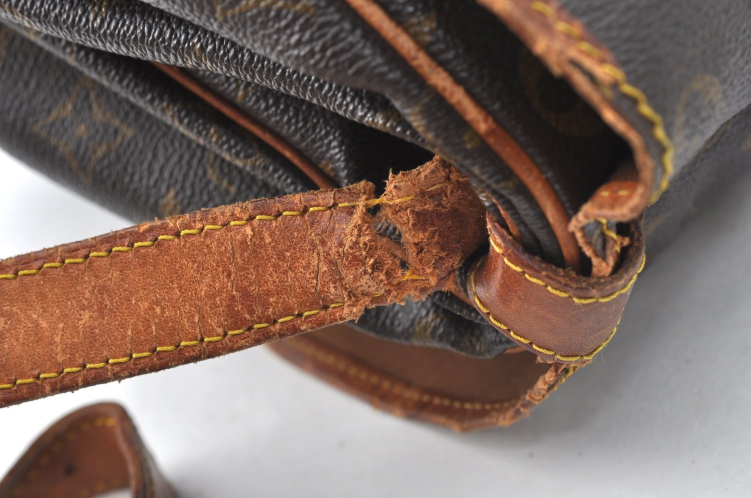 Authentic Louis Vuitton Monogram Saumur 35 Shoulder Cross Bag M42254 LV 0245H