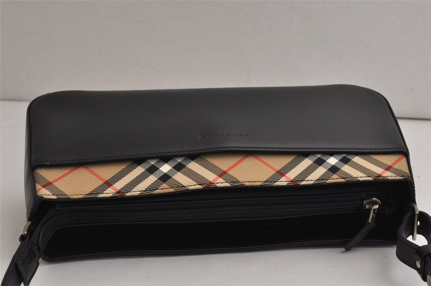 Authentic BURBERRY Nova Check Shoulder Hand Bag Purse Leather Black 0246K