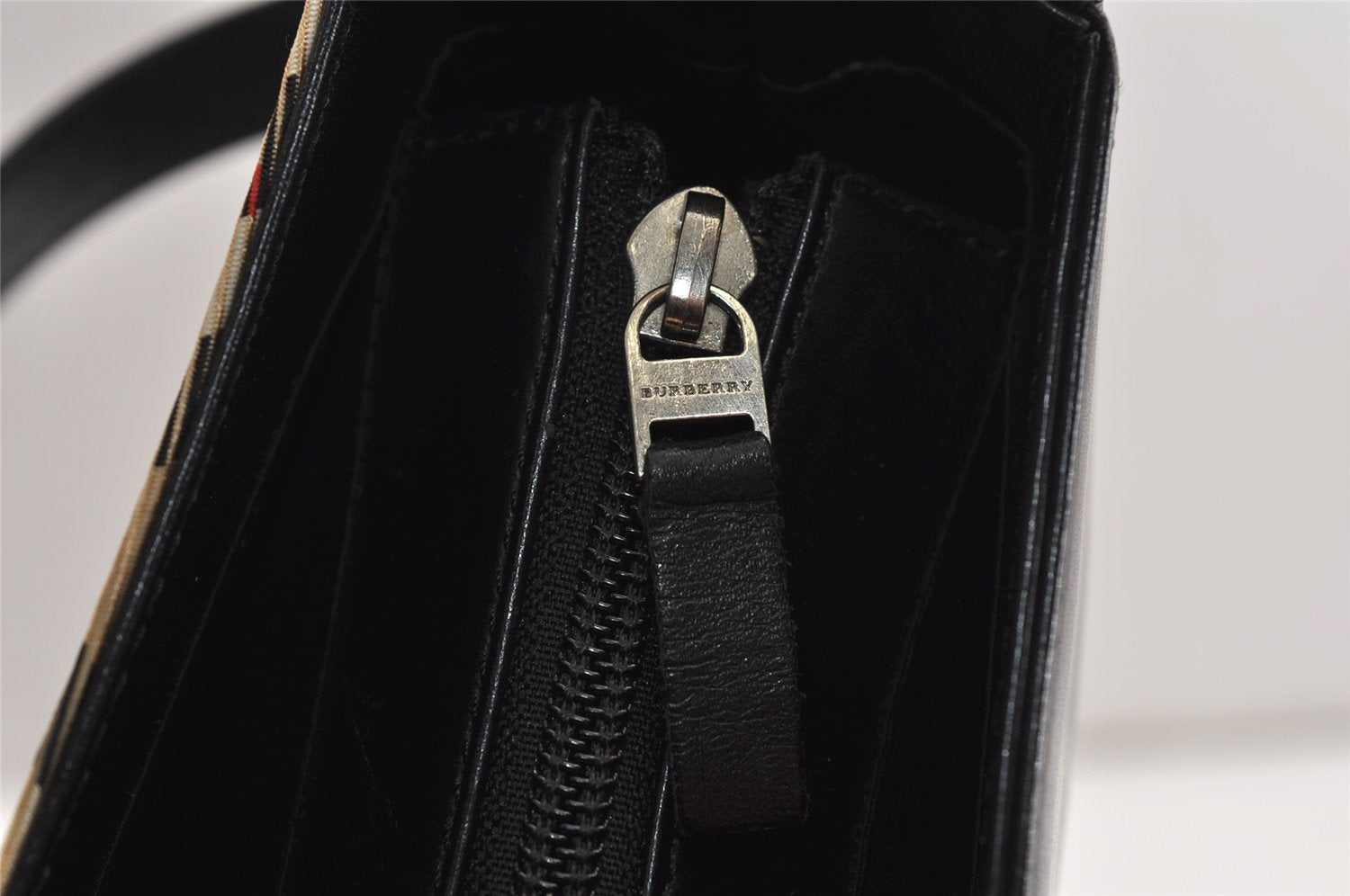 Authentic BURBERRY Nova Check Shoulder Hand Bag Purse Leather Black 0246K