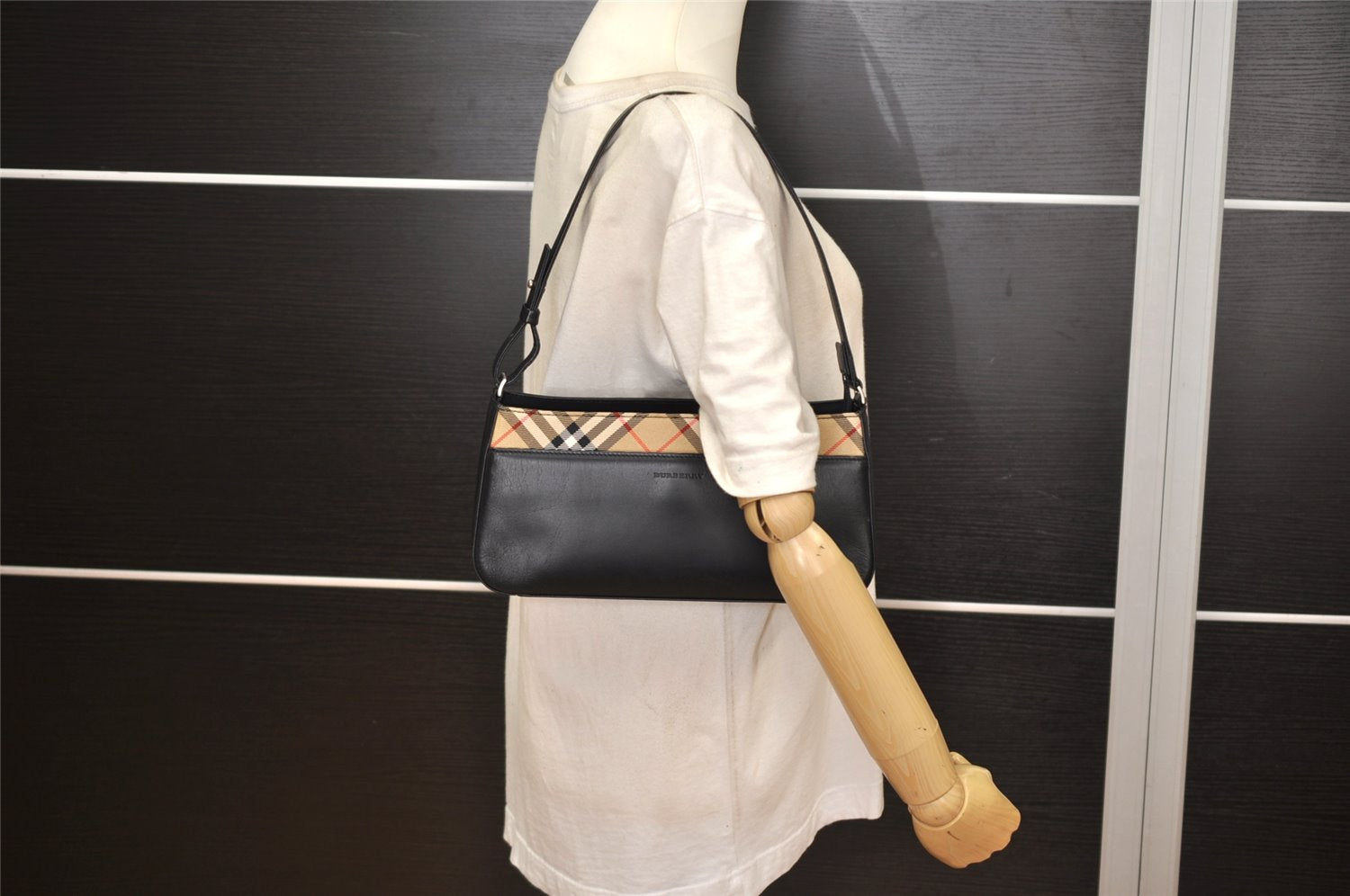 Authentic BURBERRY Nova Check Shoulder Hand Bag Purse Leather Black 0246K