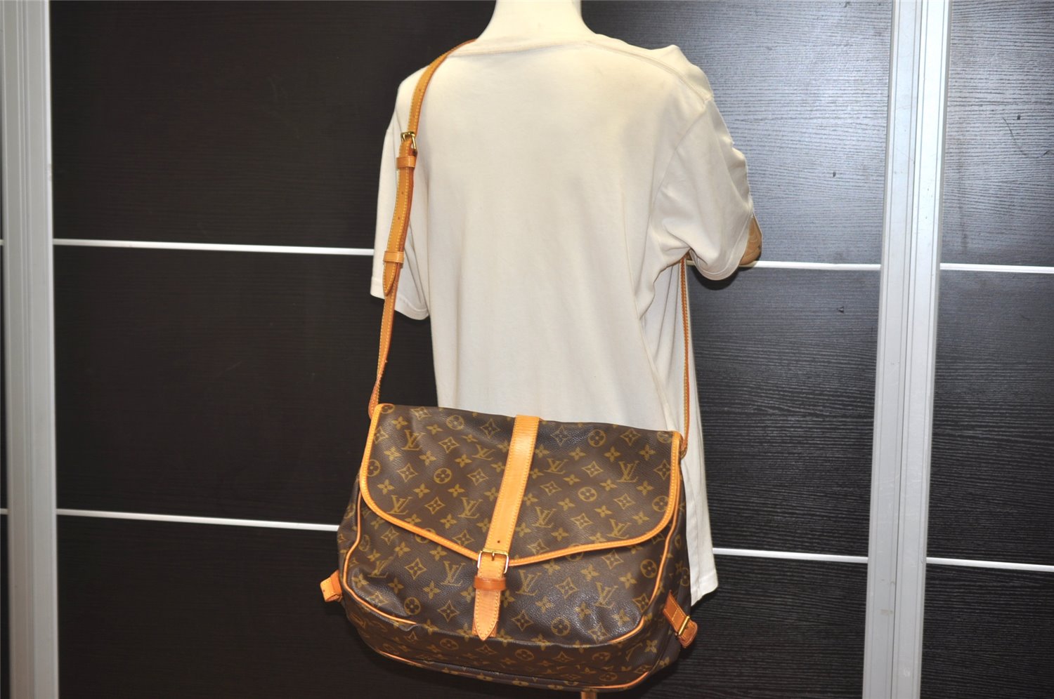 Authentic Louis Vuitton Monogram Saumur 35 Shoulder Cross Bag M42254 LV 0247K