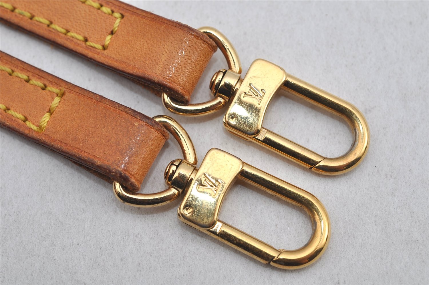 Authentic Louis Vuitton Leather Shoulder Strap Beige 46.3