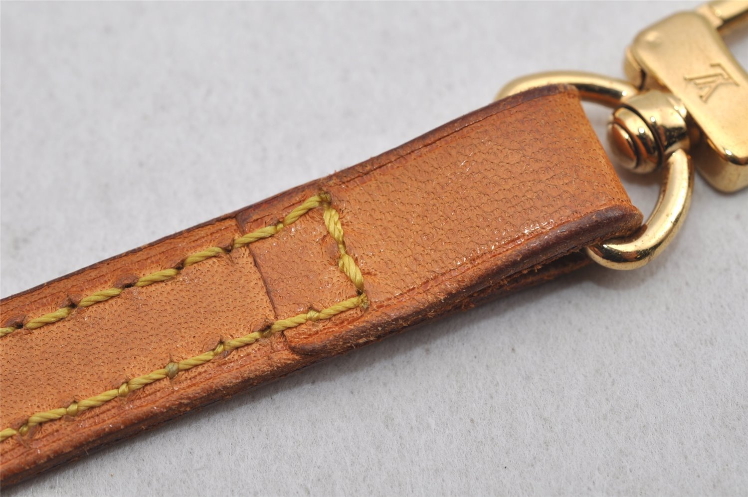 Authentic Louis Vuitton Leather Shoulder Strap Beige 46.3