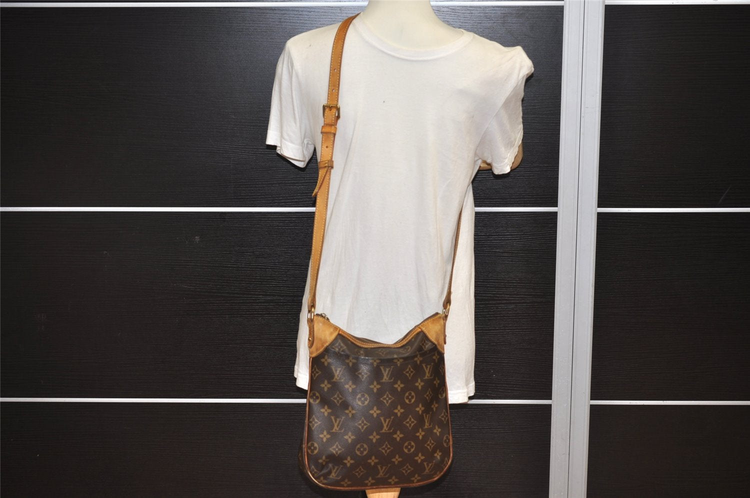 Authentic Louis Vuitton Monogram Odeon PM Shoulder Cross Bag M56390 LV 0280K